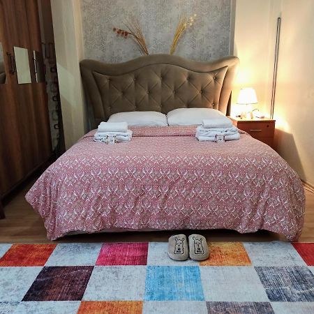Private Room Close To Merter And Gungoren Textile Center Istanbul Exterior photo